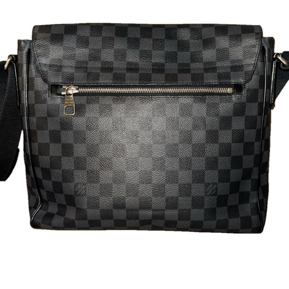 LOUIS VUITTON Damier Graphite MM Messenger Bag - Picture 2 of 13